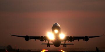 airline about to land on ramp