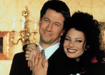 Wauw: zo ziet hunk Maxwell Sheffield (71) van ‘The Nanny’ er anno 2026 uit