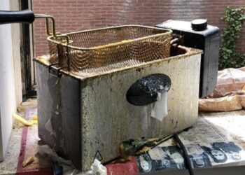Dit zijn de ernstige gezondheidsrisico’s van een vieze frituurpan