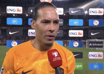 Oranje-international Virgil van Dijk neemt emotioneel afscheid (34)