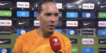 Oranje-international Virgil van Dijk neemt emotioneel afscheid (34)
