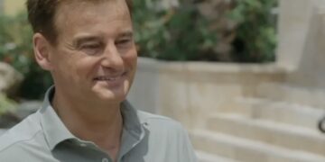 Iedereen zegt hetzelfde over Wilfred Genee na nieuwe rol op televisie: “Etterbak eerste klas”