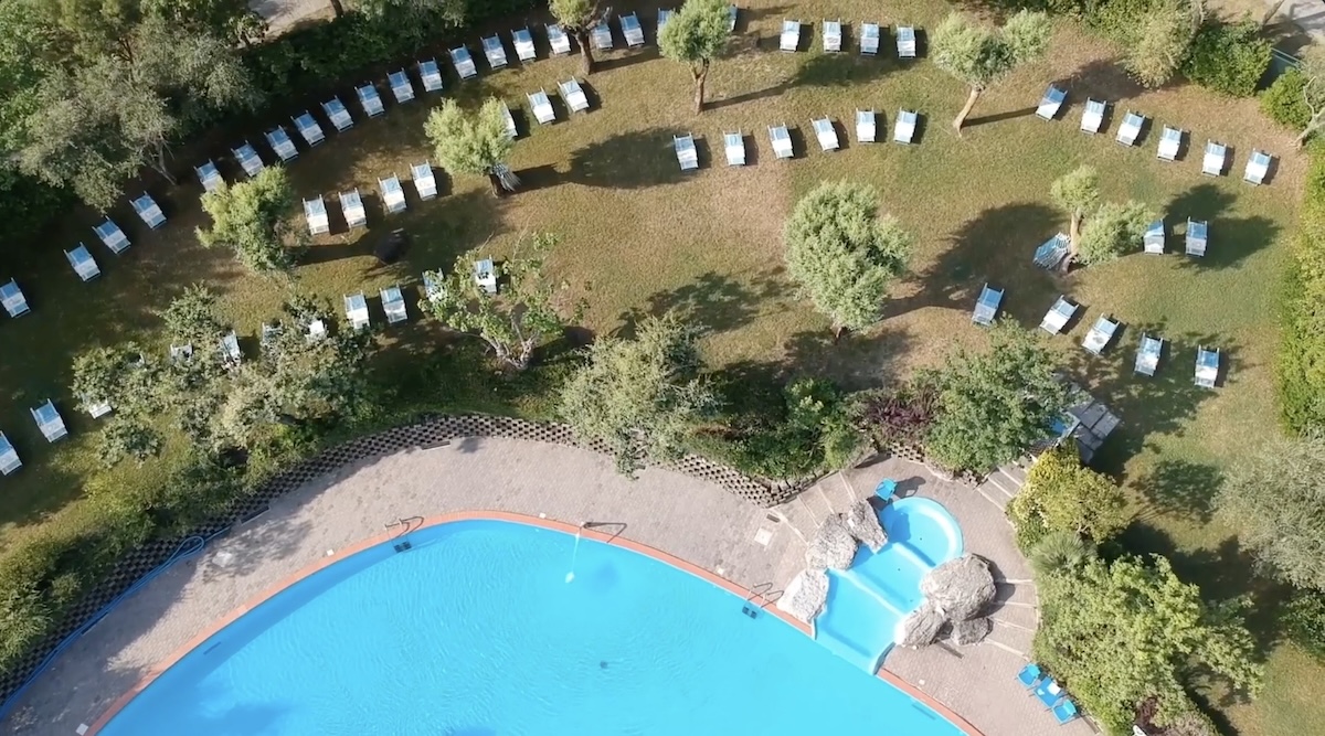 Drama op vakantiepark: Nederlanders halen jongetje (4) bewusteloos uit het water