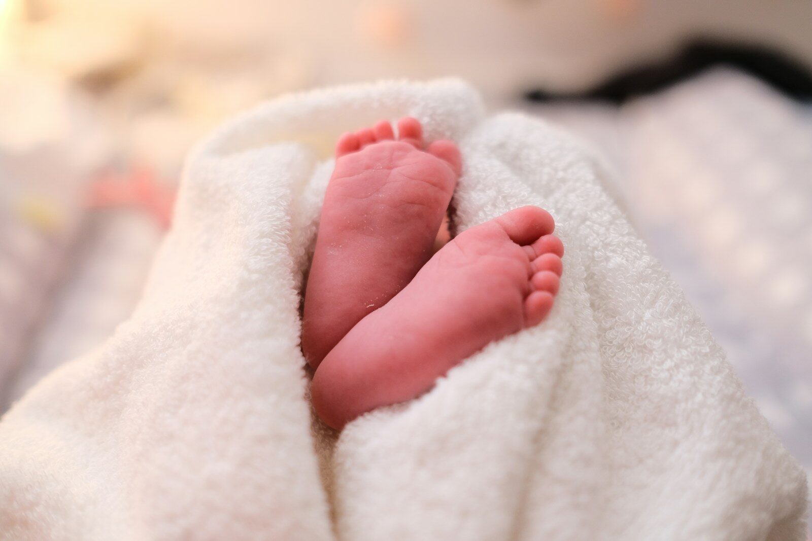 Prachtig babynieuws voor deze bekende Nederlandse actrice (33) – en ze deelt het met deze té lieve foto…